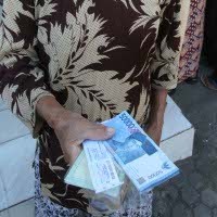 BLT Cair, Senyum Mengalir